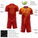 Rotes, benutzerdefiniertes goldenes Trikot mit Sublimationsdruck, Fußballuniform Rotes, benutzerdefiniertes goldenes Trikot mit Sublimationsdruck, Fußballuniform